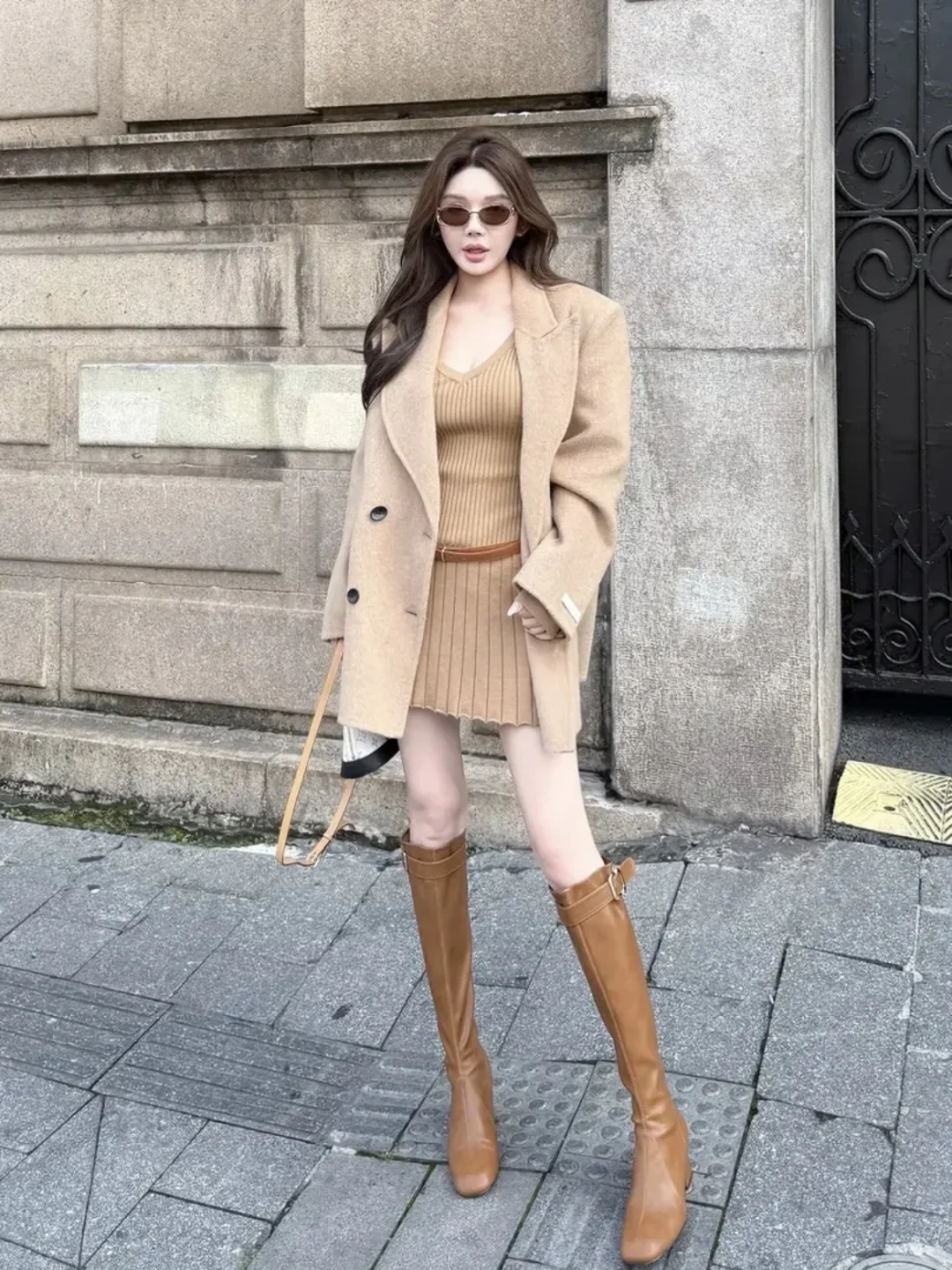 这件驼色针织连衣裙～简直是写满了温柔！