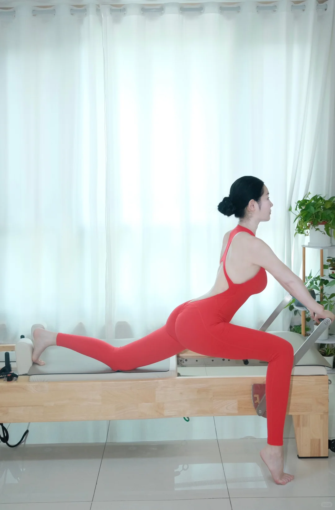 臀部翘到可以顶一屁股债