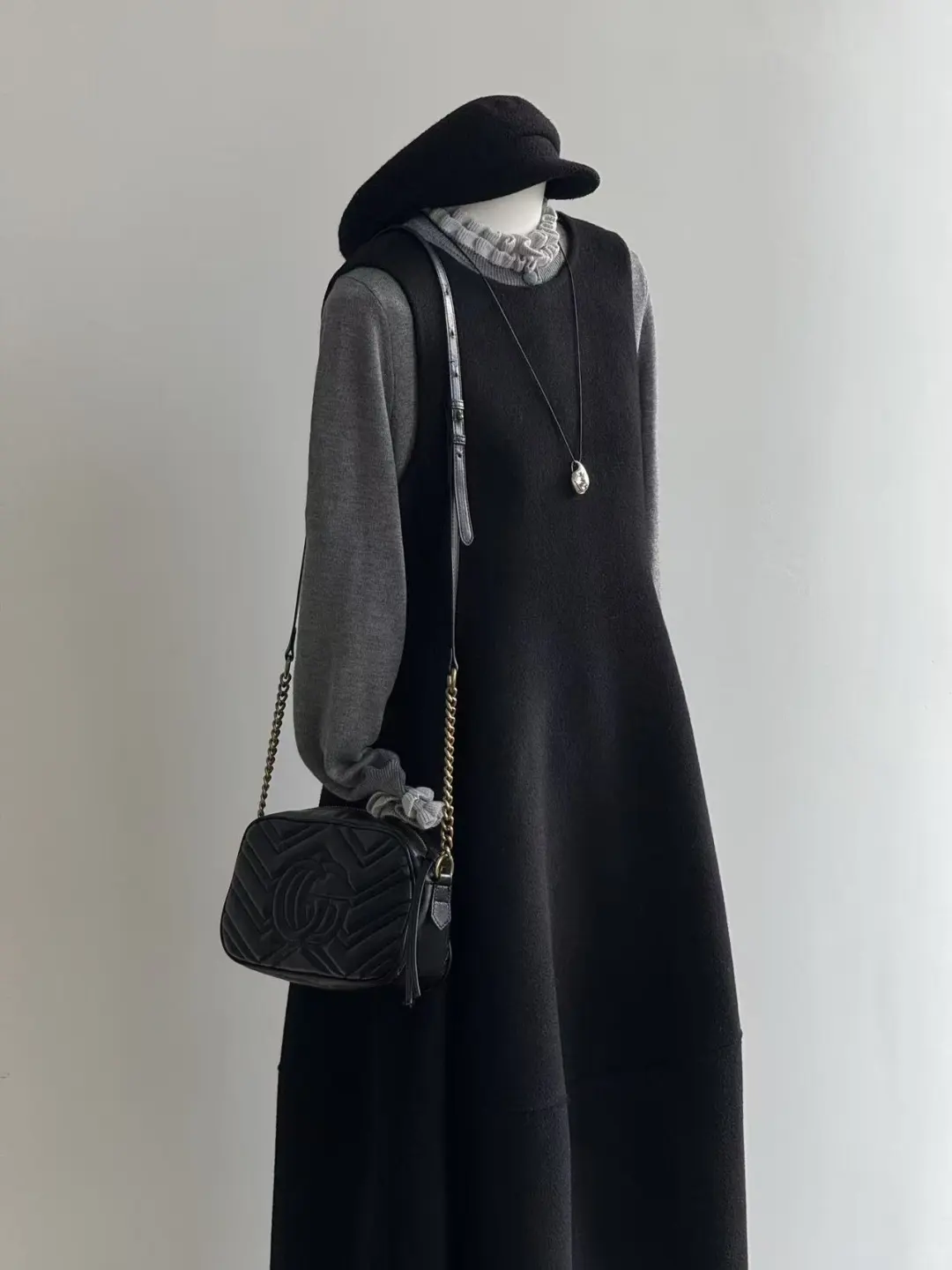 秋冬就爱穿背心裙🖤小黑裙的氛围感绝了