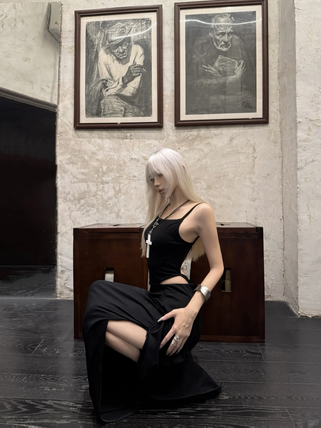 The backless dress of a pretty girl