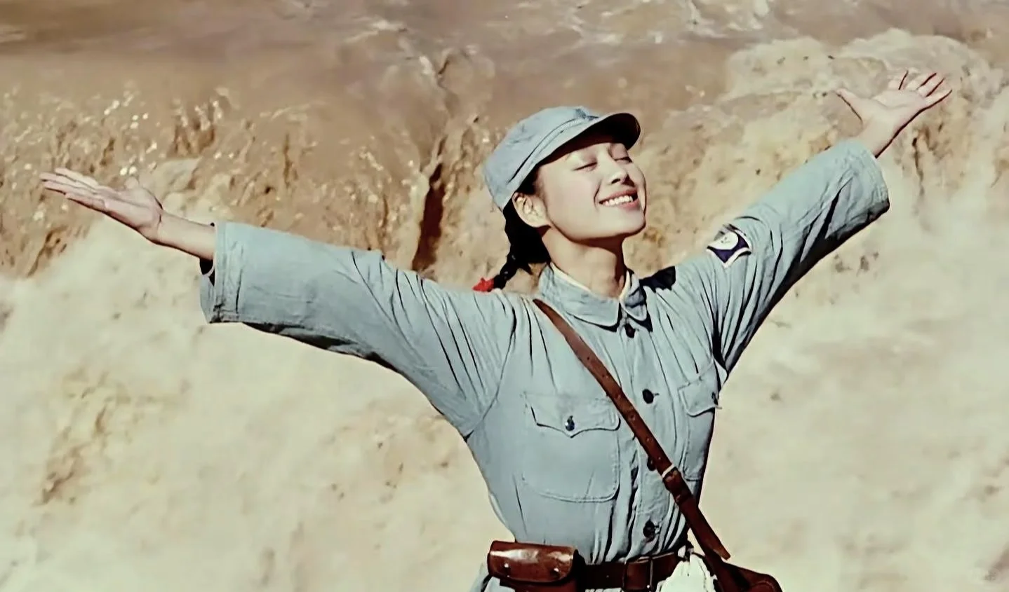 宁静，明艳大气的长相，野性难驯的气质