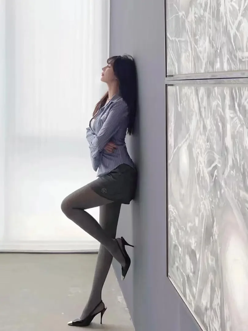 美女7色薄丝+175 大长腿，百变风情，干练妩