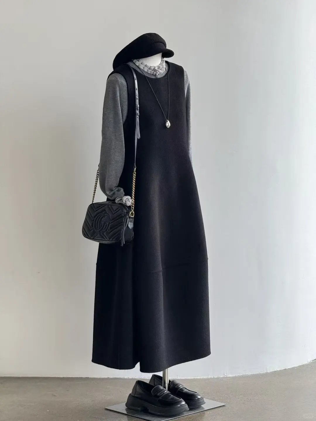 秋冬就爱穿背心裙🖤小黑裙的氛围感绝了