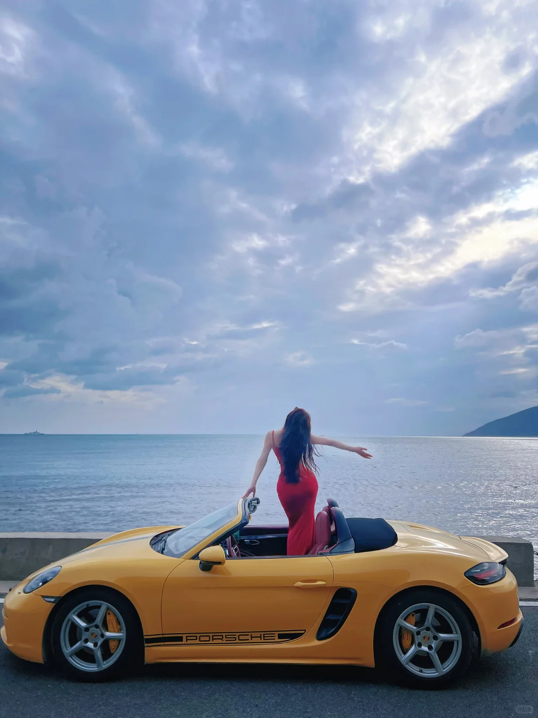 谁说开不了跑车的辣妹？！