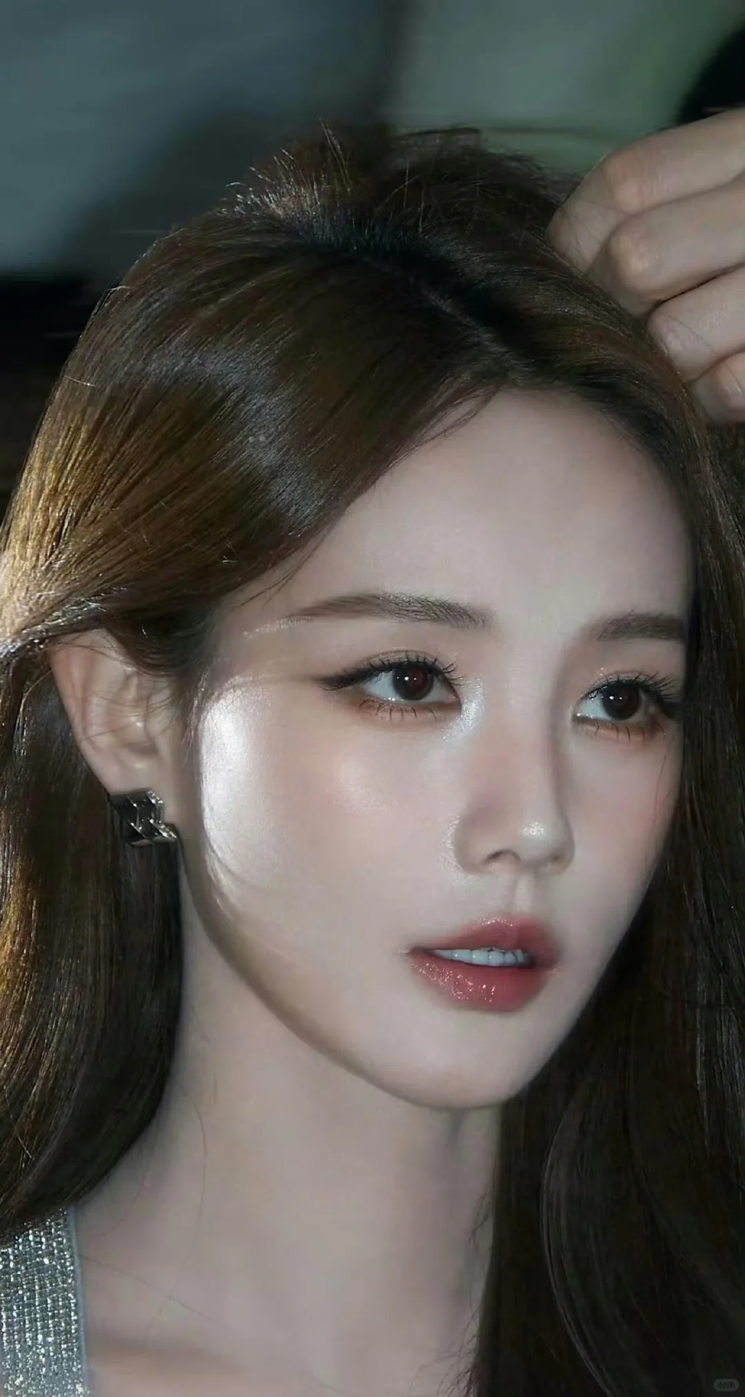 眼睛像缝合的美女我爱死了