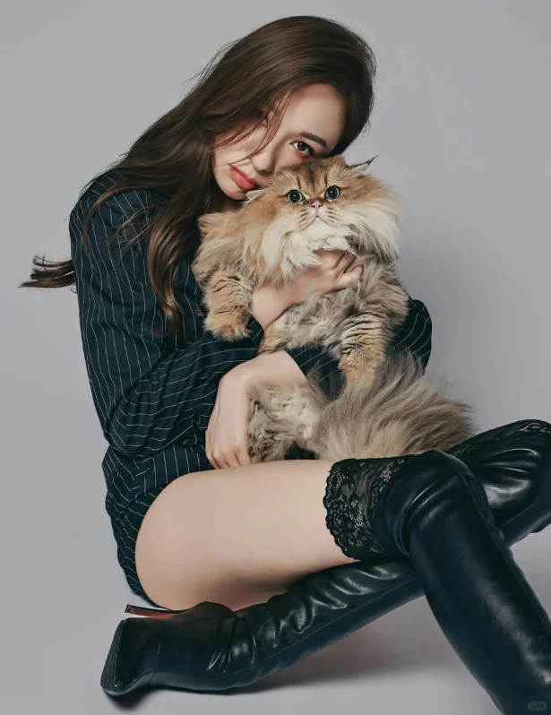 30岁港姐冠军被称“性女”！再拍突破性感照