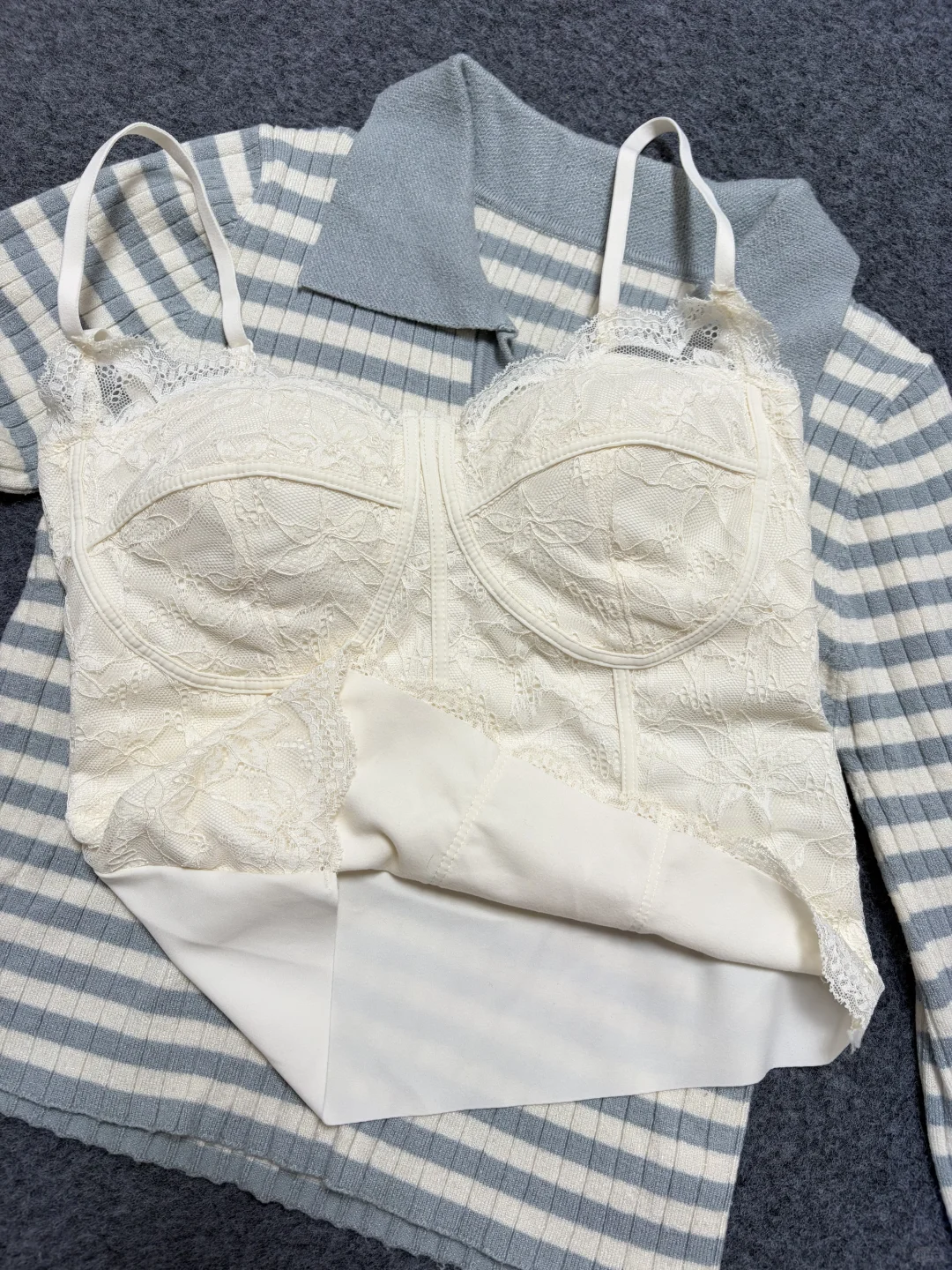 女大冬天性感就穿蕾丝吊带！保暖+纯欲！