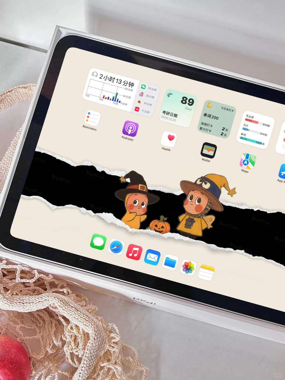 万圣节🎃星星人冲出屏幕 | iPad壁纸✨