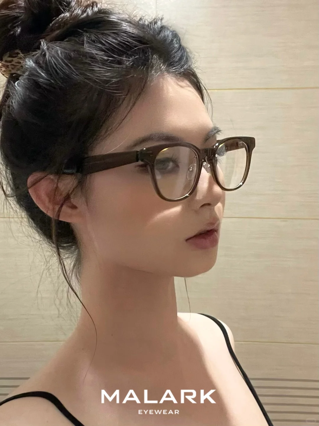 当方圆脸学会使用骨相配眼镜