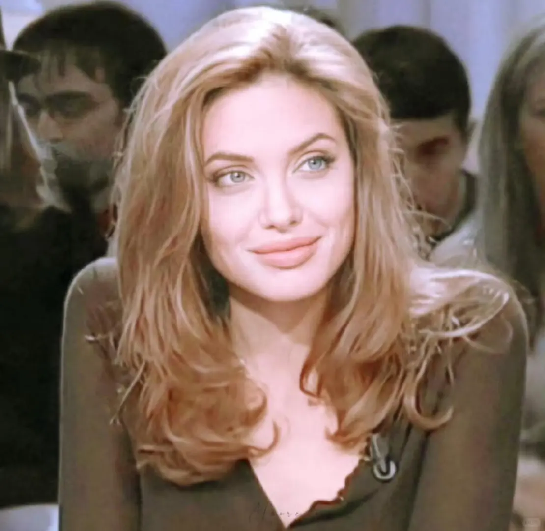 她的性感来自眉眼吗❓