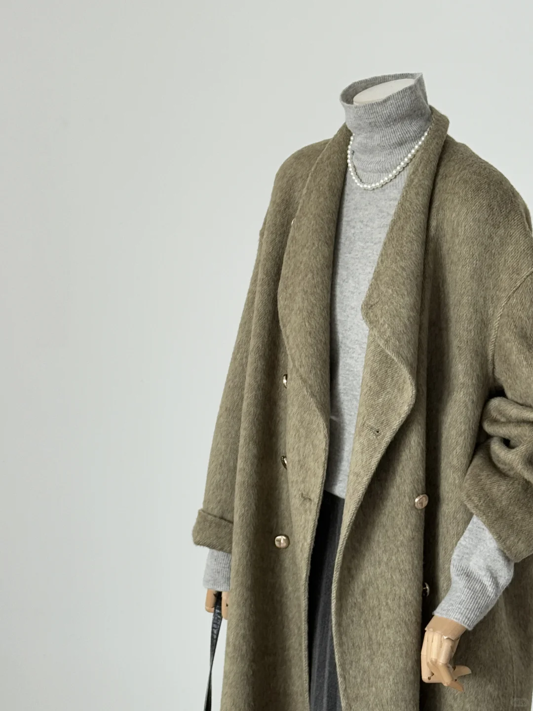 这件橄榄绿大衣的慵懒感~早八晚五很解压