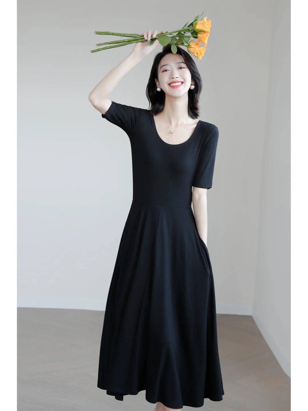 高腰修身大裙摆中长款连衣裙