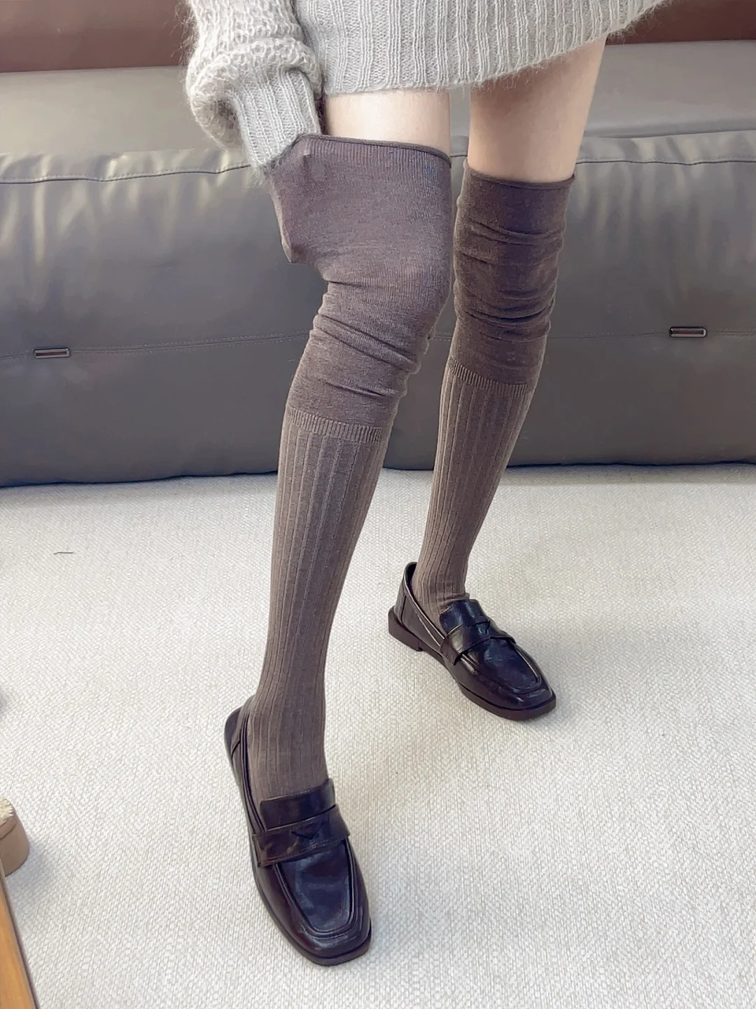 嗲系松弛风！巧克力色过膝袜好舒服呀~