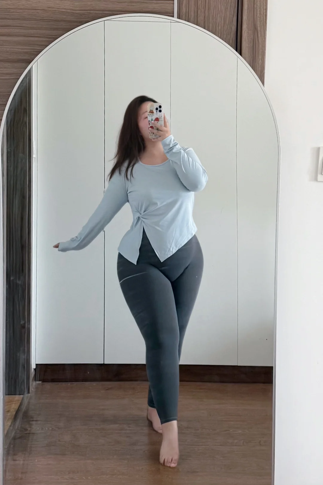 消失两月，我的瑜伽服女孩终于肯拍照了