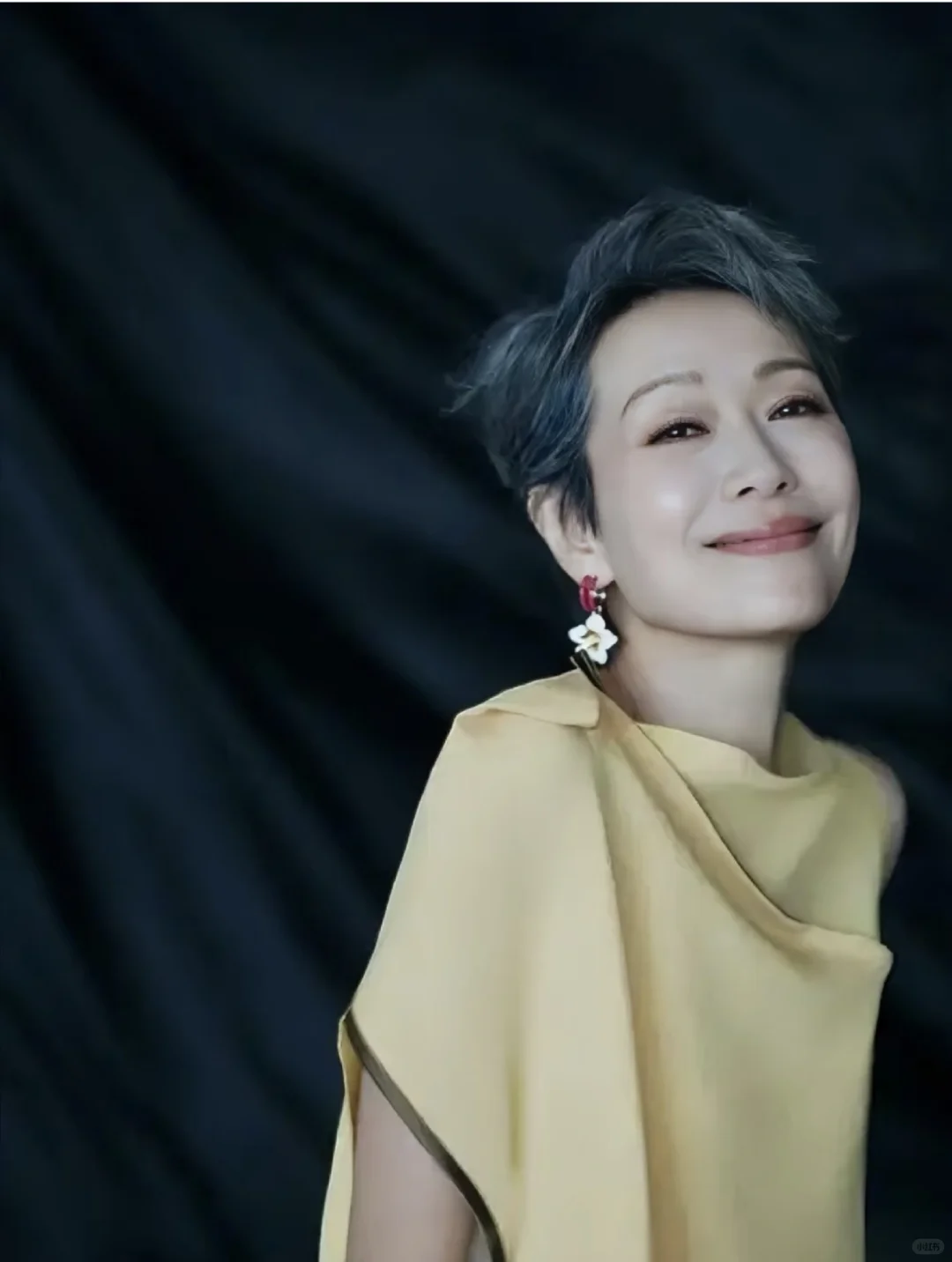 叶童：从许仙到乘风姐姐，62岁活成银发超模