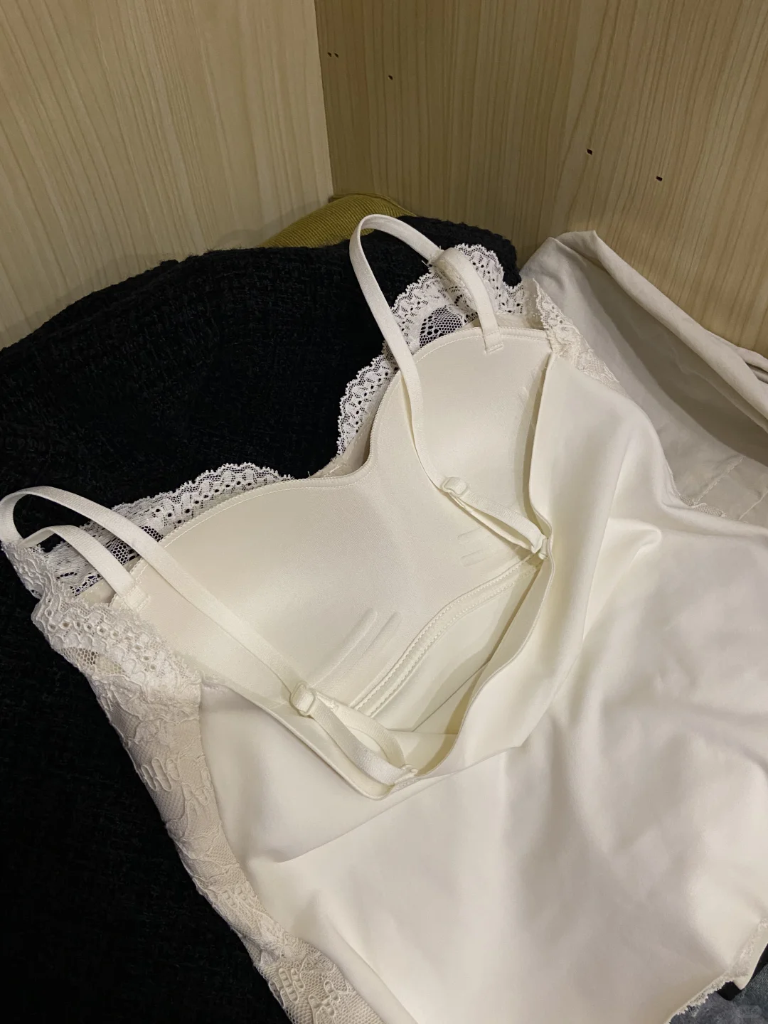 秋冬外套里的小心机吊带～