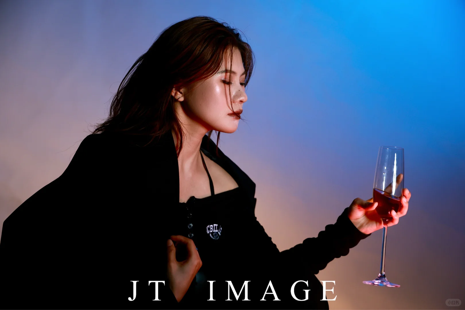 时尚感！个性感写真风格！ 💄：化妆班程炉梅📷