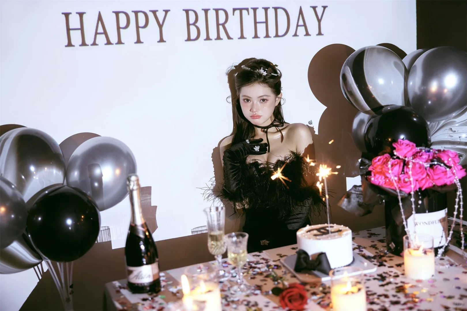 被爱包围的生日瞬间💫黑羽裙的仪式感太绝了