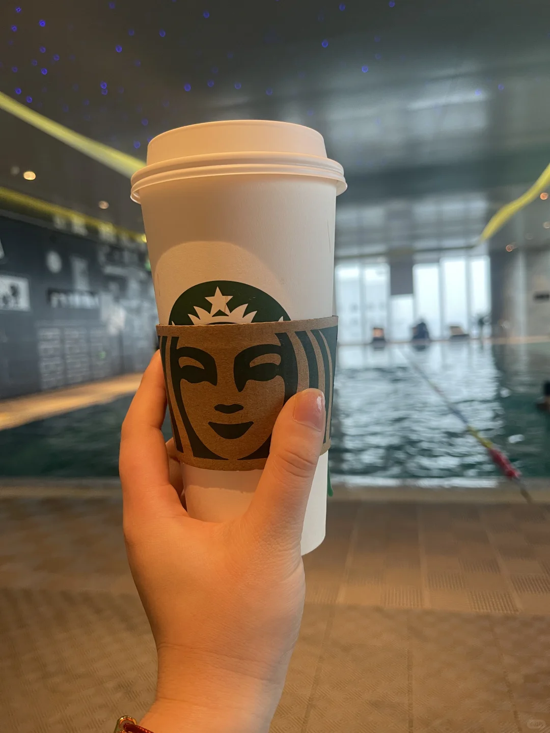 高能量女孩|游泳人丑不了一点。