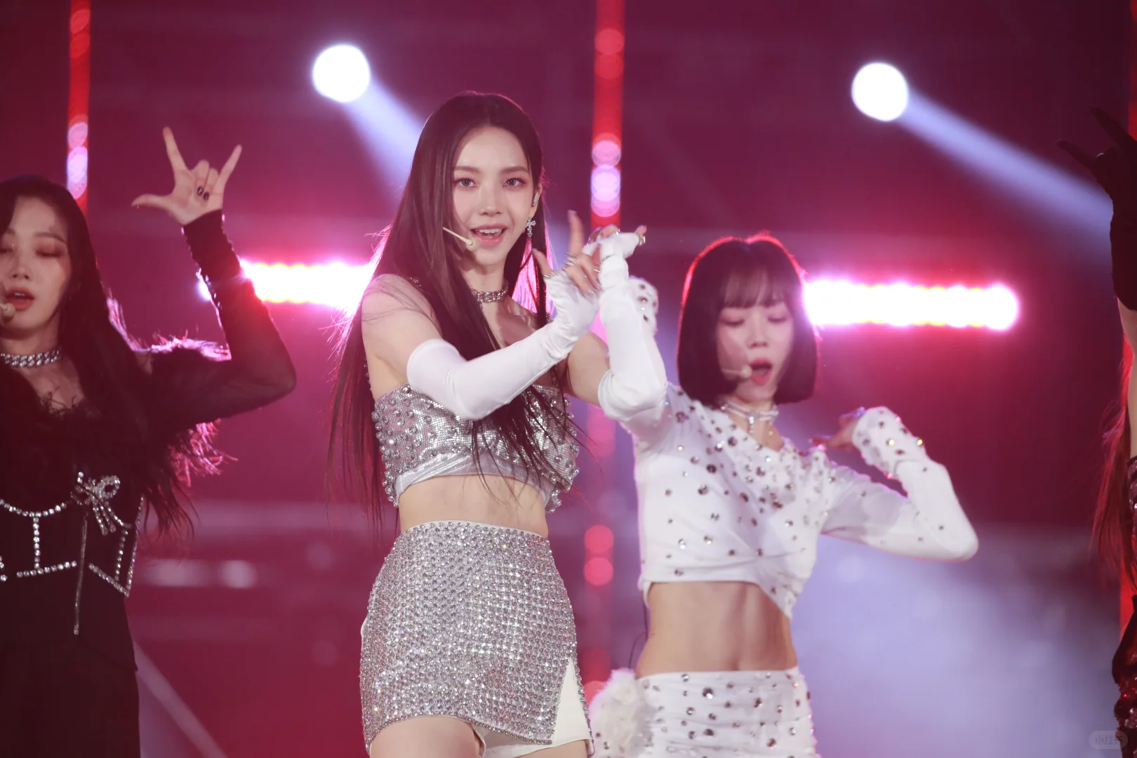 柳智敏 闪钻吊带 亮裙 舞台 ［301P］