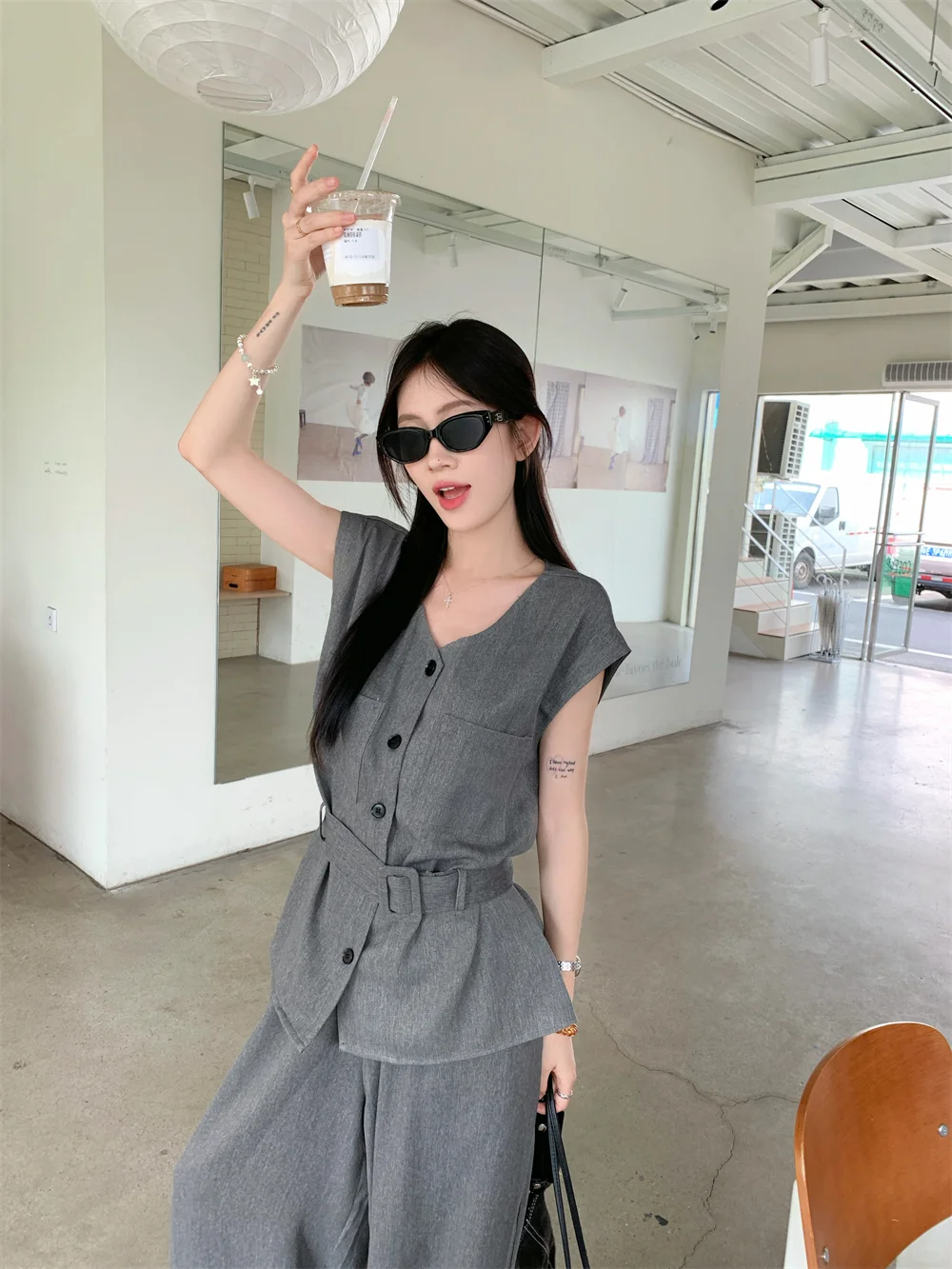 休闲松弛感穿搭来咯！！！气场全开