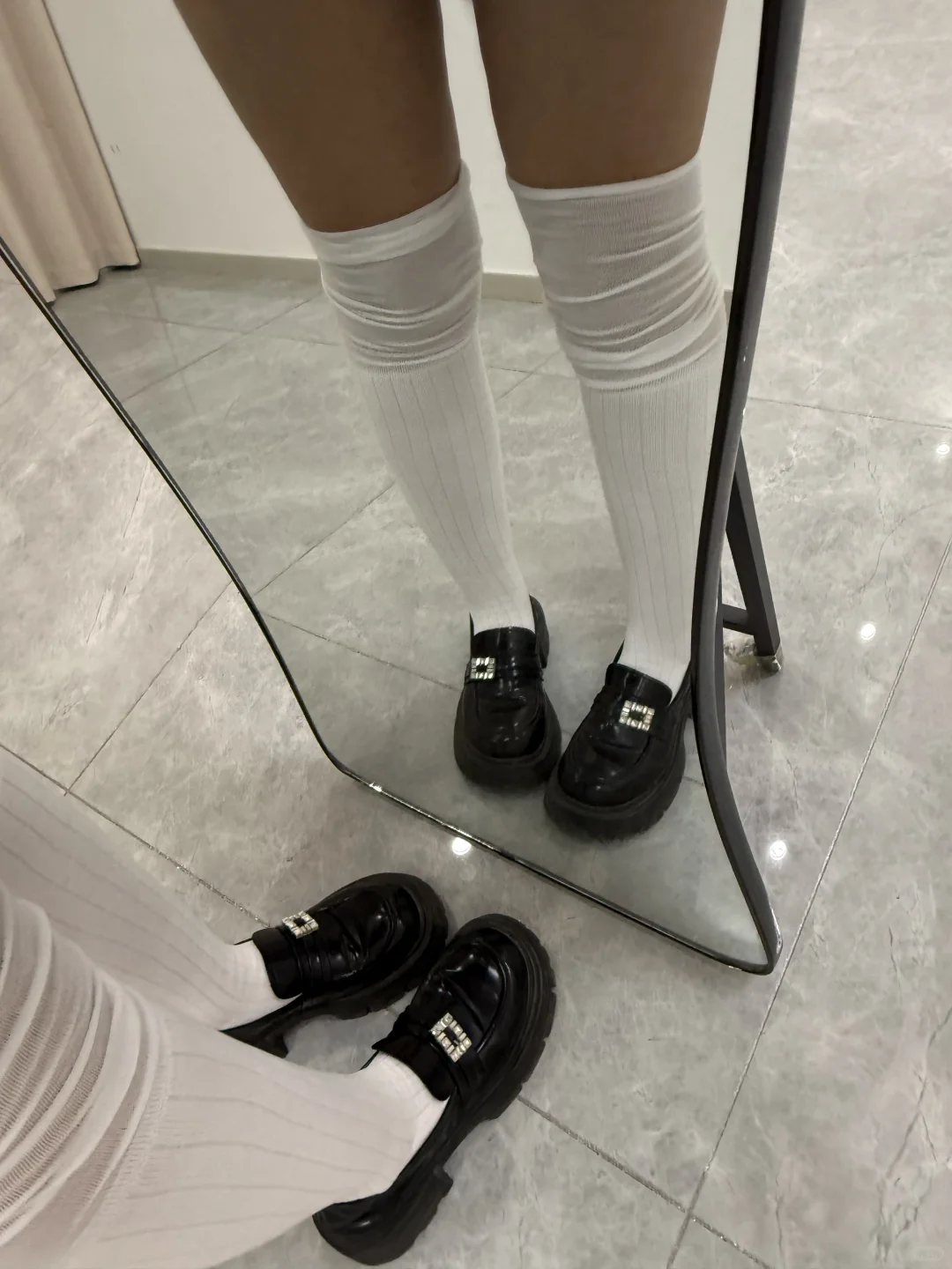 好喜欢我的白色过膝袜