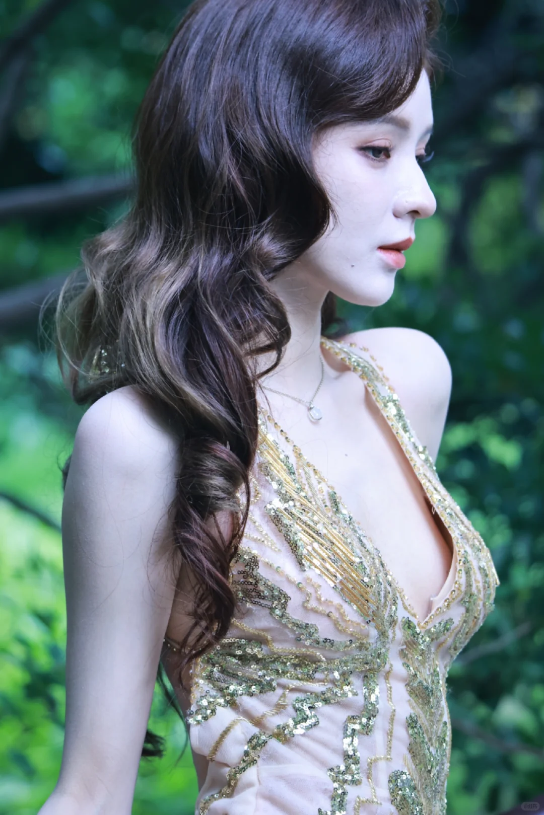 被张予曦惊艳了！礼服也藏不住的火辣！💃