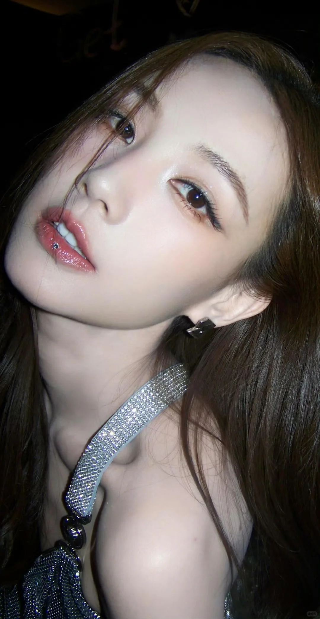 眼睛像缝合的美女我爱死了