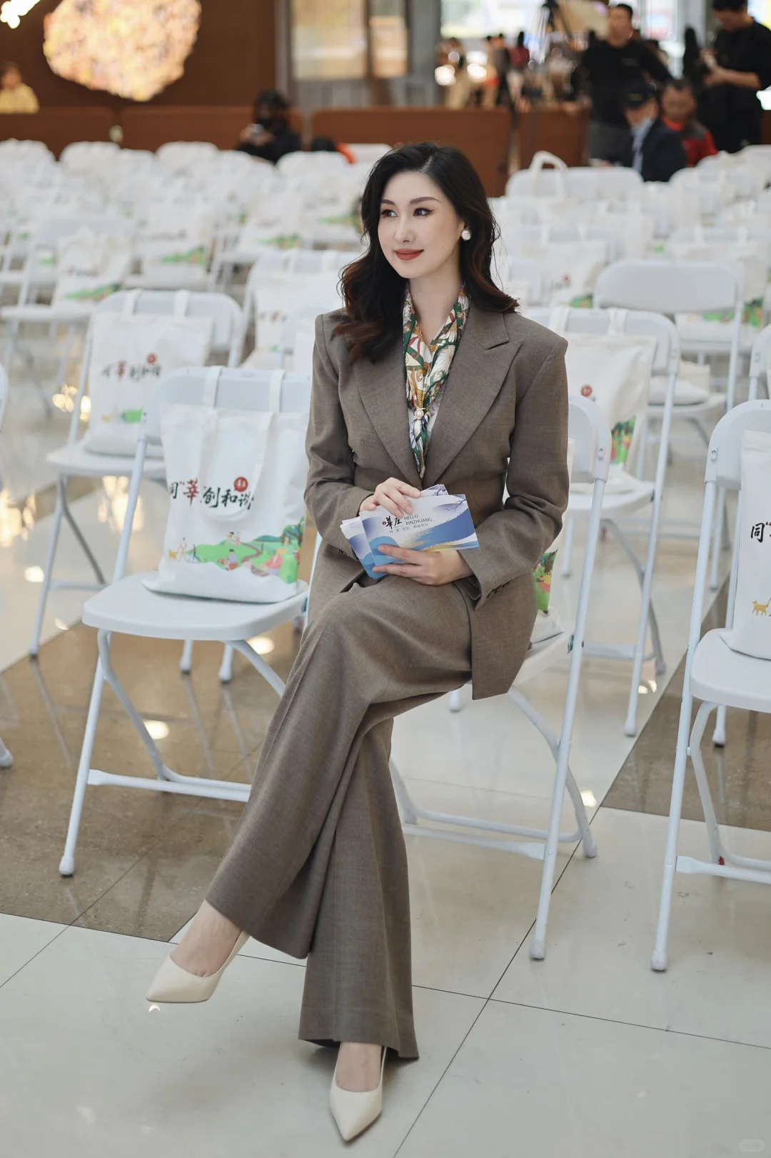 职场日常🎤早班主持人穿搭～还得是套装好看！