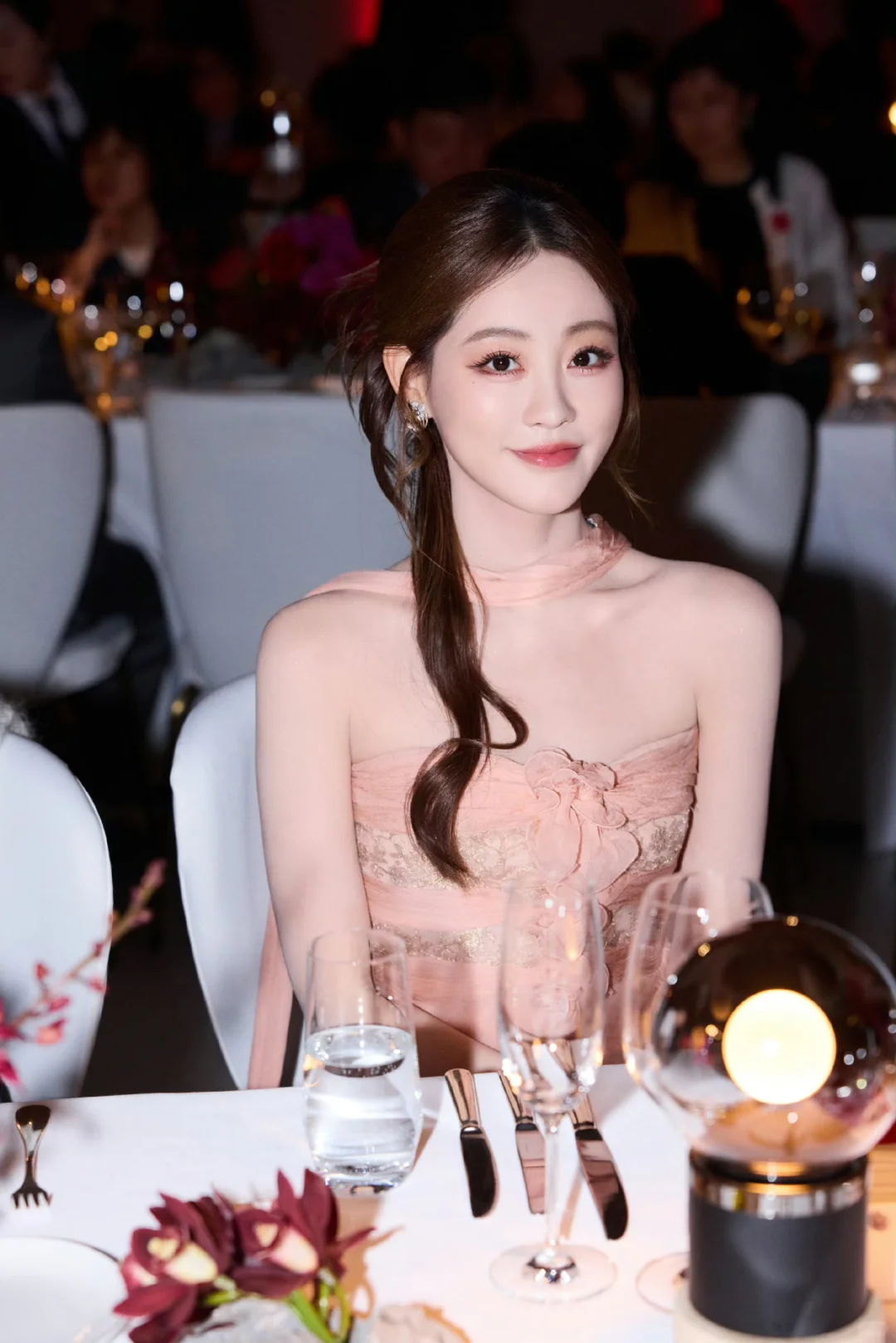 祝绪丹 蕾丝糖纸裙粉雾水蜜桃