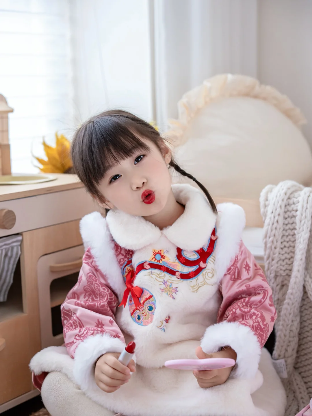 娃的爱美初体验，这套儿童彩妆我能吹爆它！