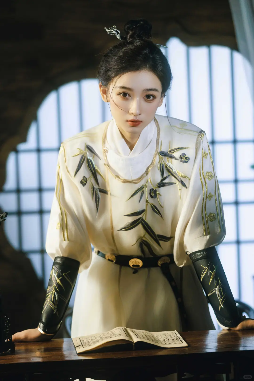 文可执笔书墨香，武能仗剑走江湖｜汉服写真