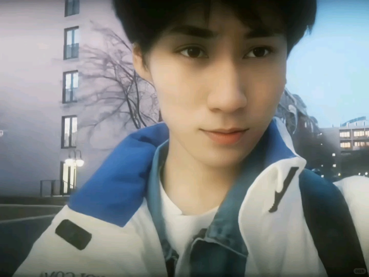 一张自修平板披萨壁纸