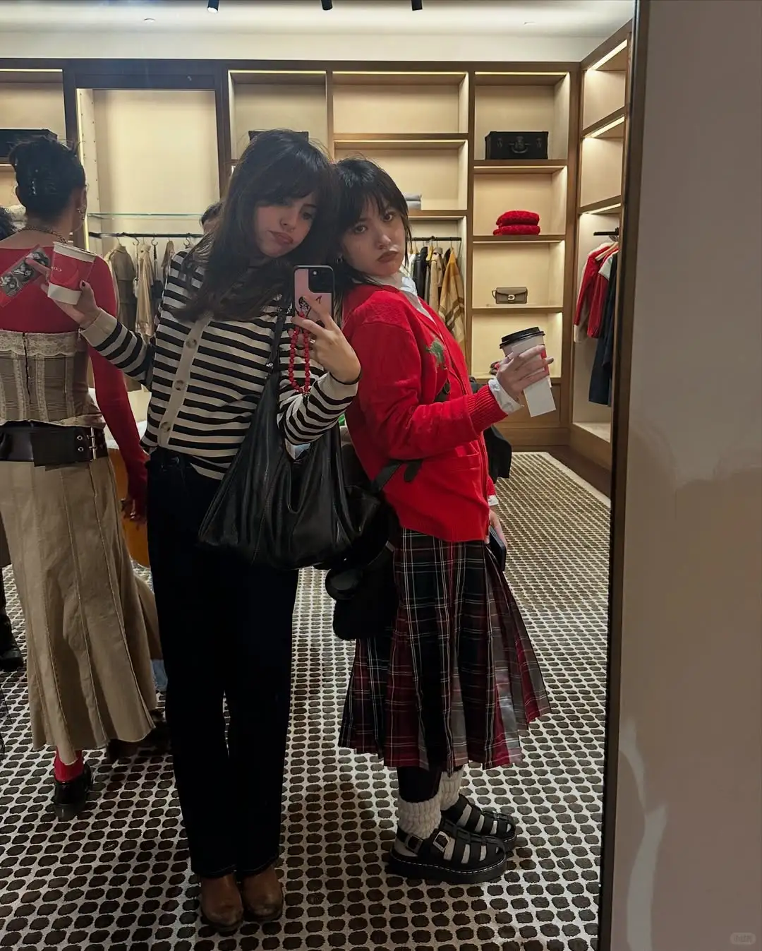 鬼马女孩复古感 Outfits