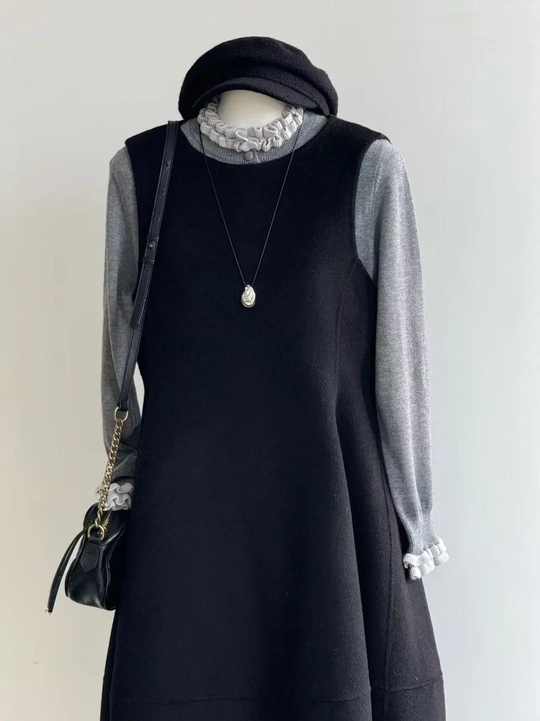 秋冬就爱穿背心裙🖤小黑裙的氛围感绝了