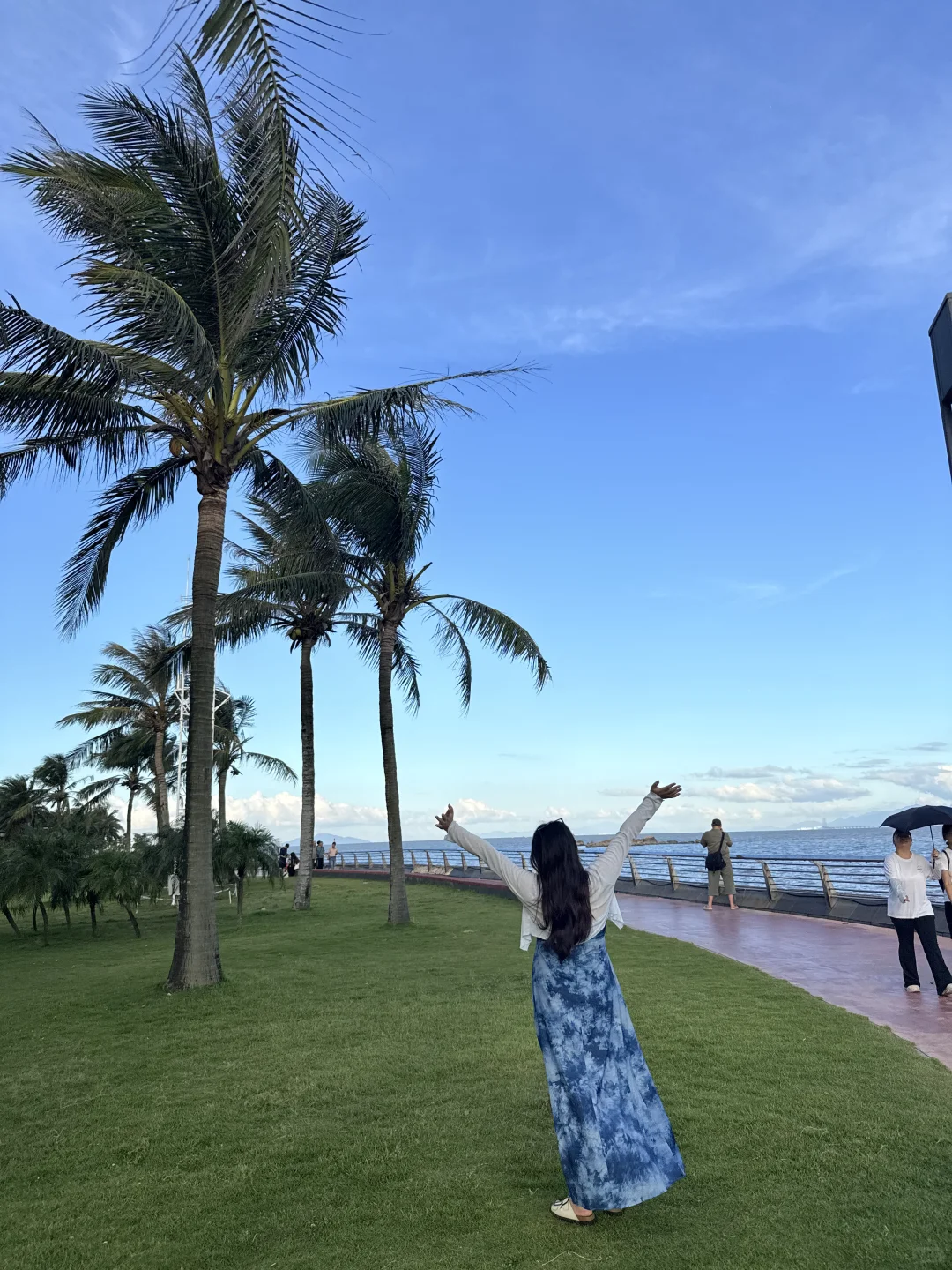 胖女生不过百情侣穿搭海边