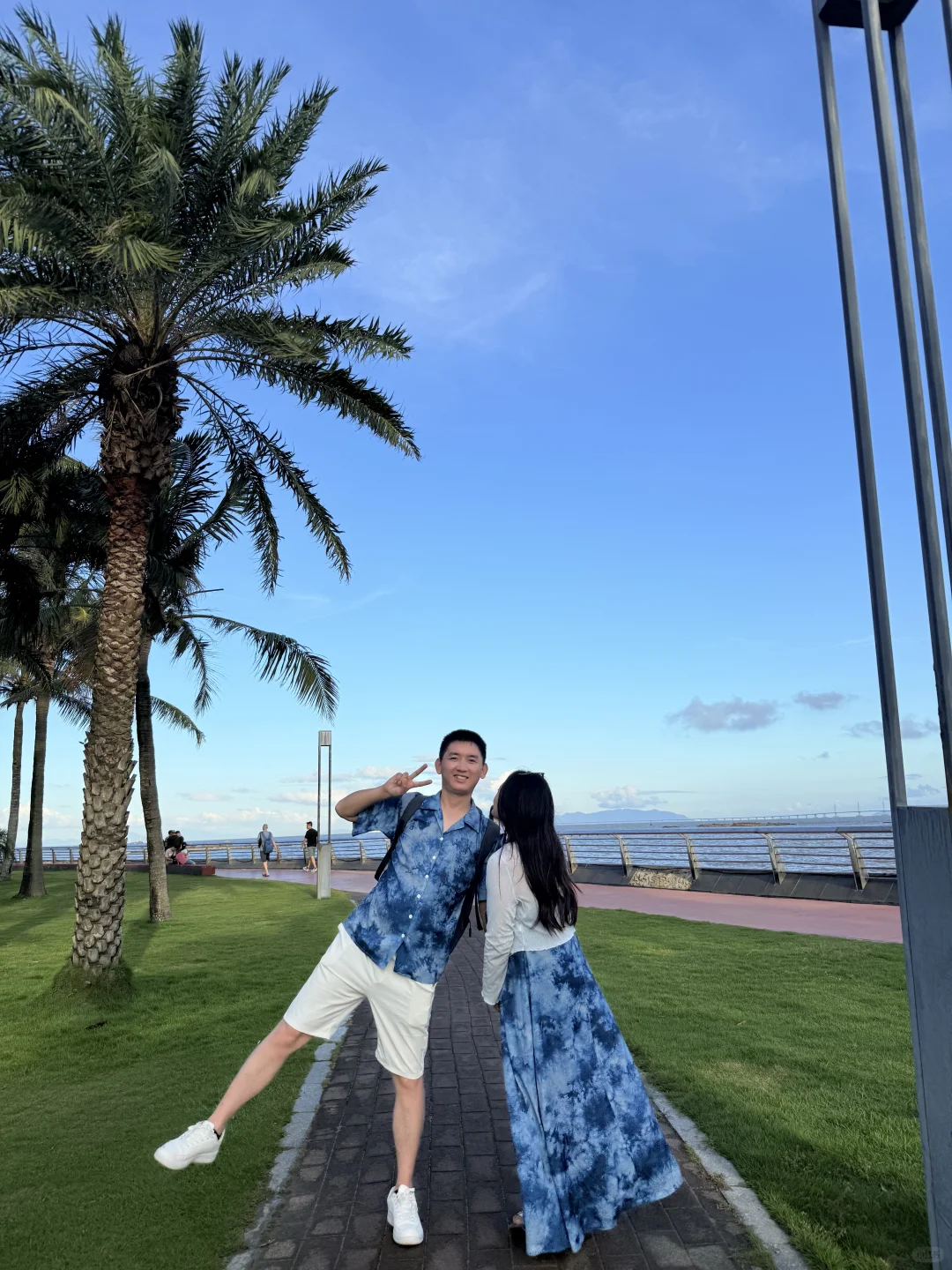 胖女生不过百情侣穿搭海边