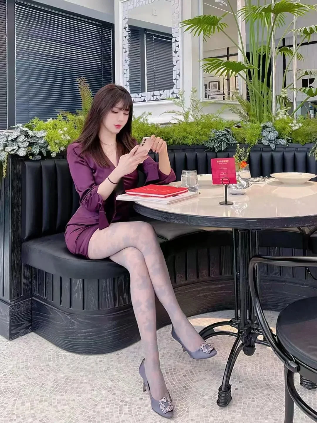 美女7色薄丝+175 大长腿，百变风情，干练妩