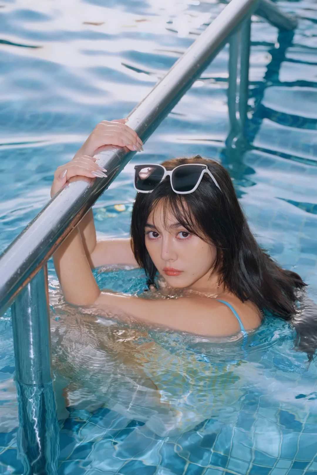 微胖小女生 打卡泳池 美到爆