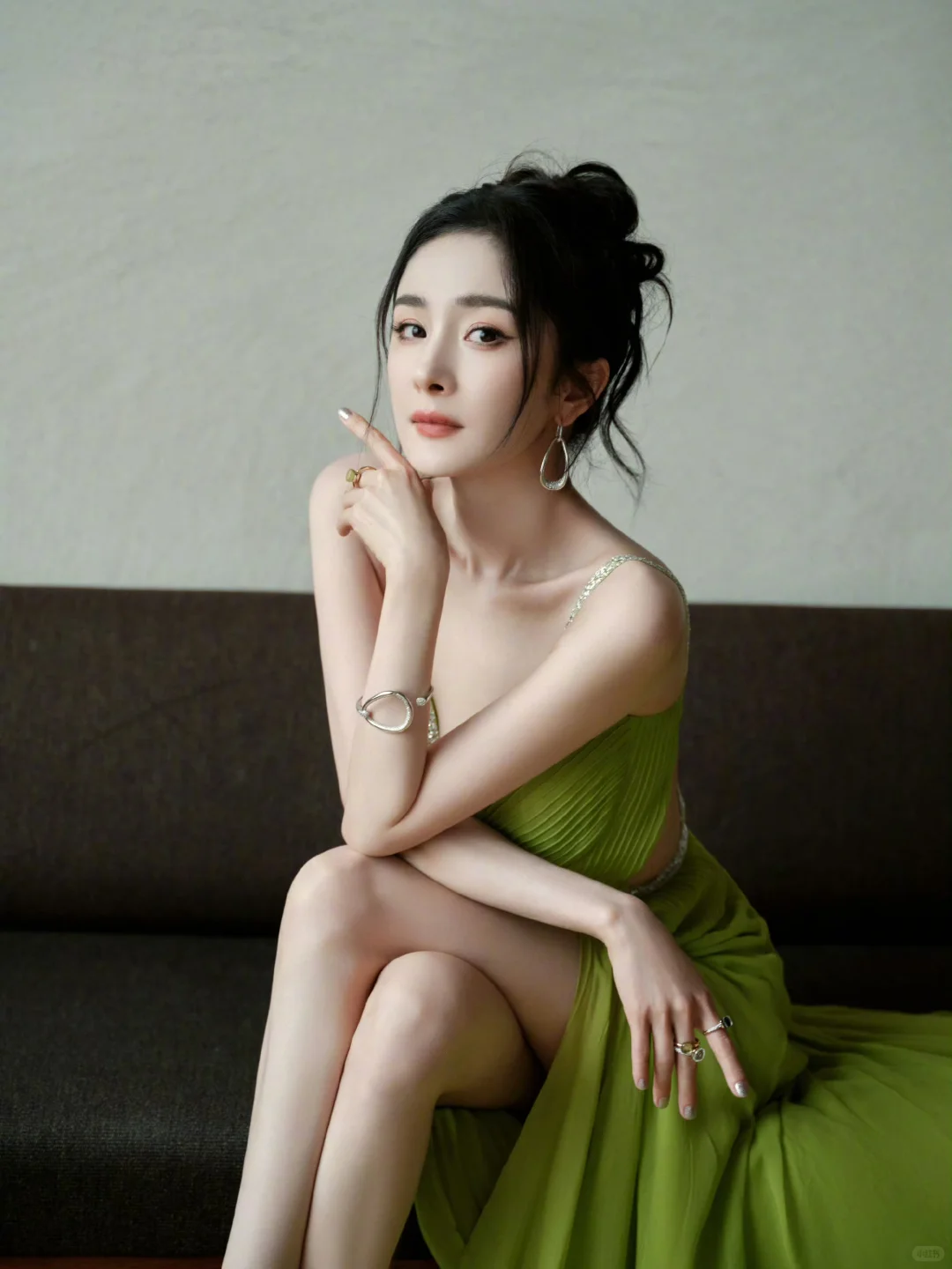 杨幂 美腰蝴蝶背 开衩大长腿