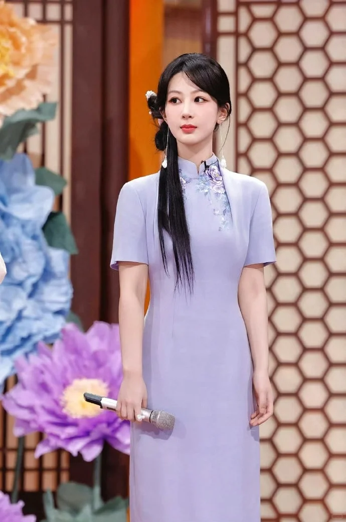 被女明星的中式旗袍穿搭狠狠拿捏了👍