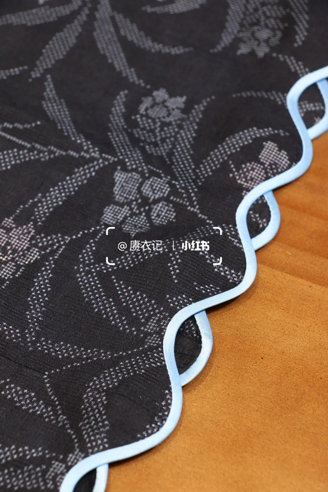 可可爱爱的倒大袖旗袍