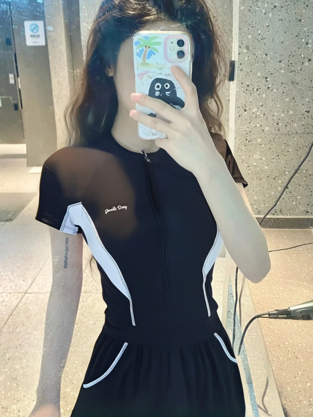 这件泳衣把 “显瘦作弊” 玩明白了✨