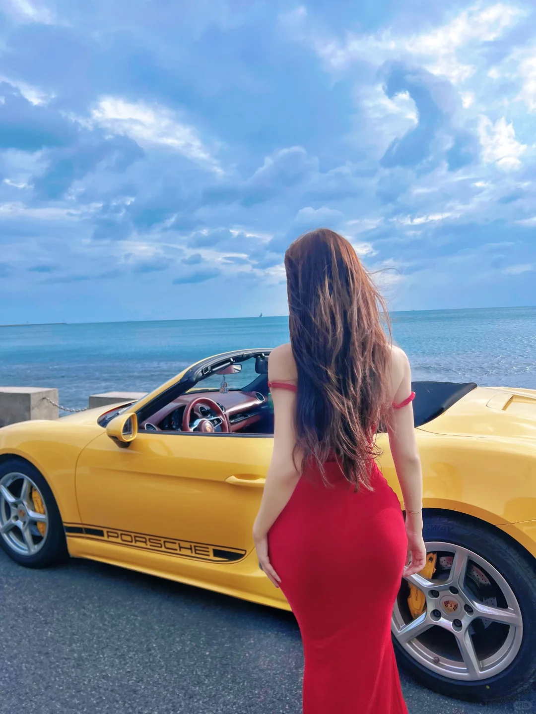 谁说开不了跑车的辣妹？！