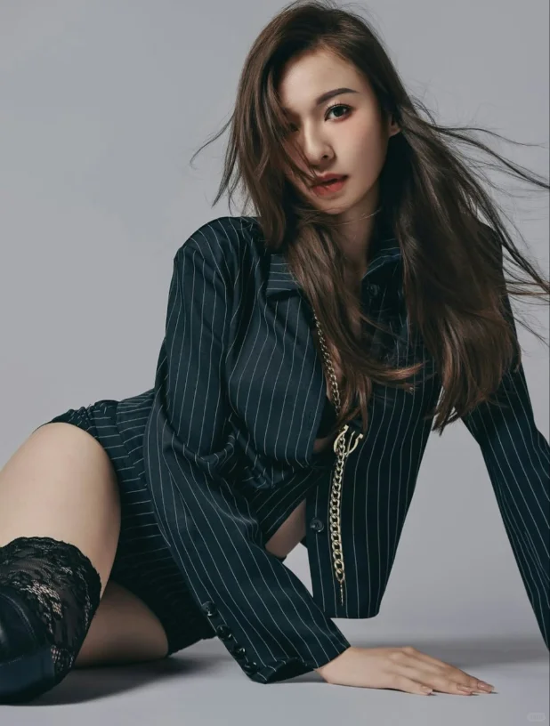 30岁港姐冠军被称“性女”！再拍突破性感照