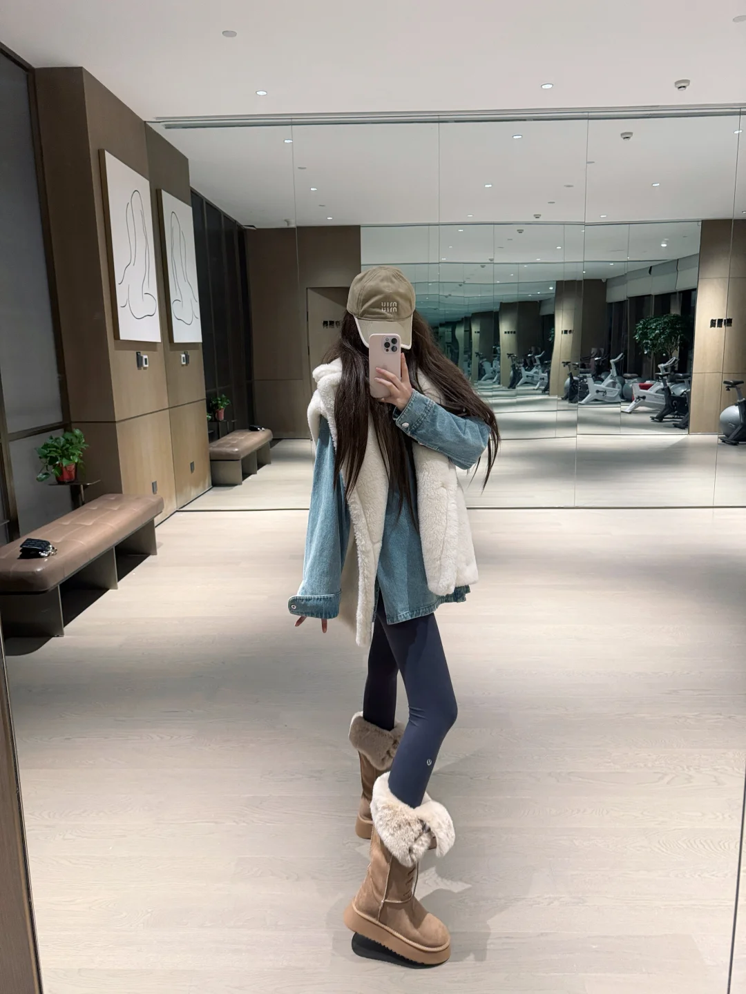 中年少女穿搭：马甲➕瑜伽裤➕牛仔衬衫叠穿