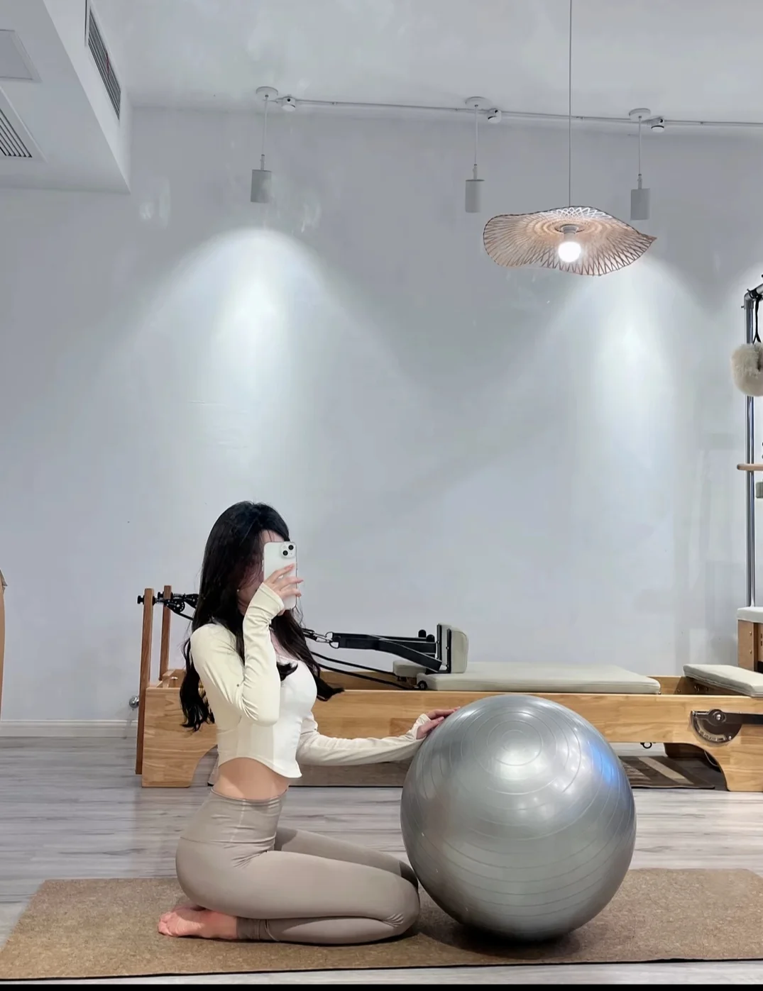 跟我一起躺着练出腹肌马甲线✅