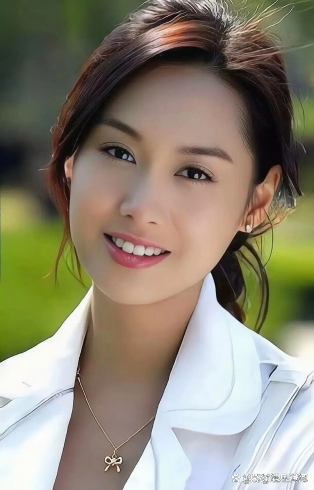 紫霞仙子朱茵：眼含星光的经典美人，用灵动