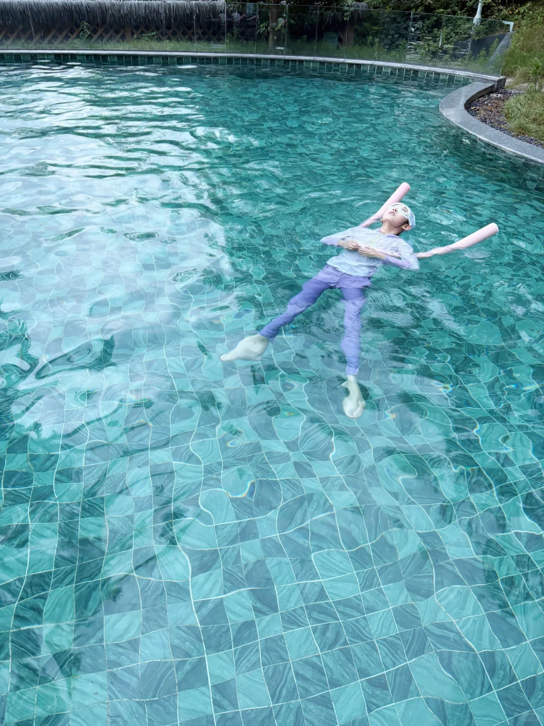 夏天的浪漫游泳占一半🏊