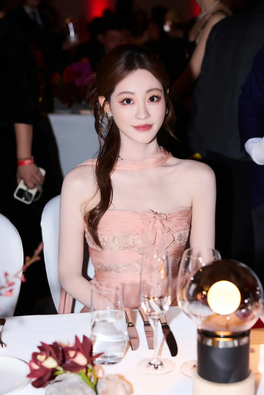 祝绪丹 蕾丝糖纸裙粉雾水蜜桃